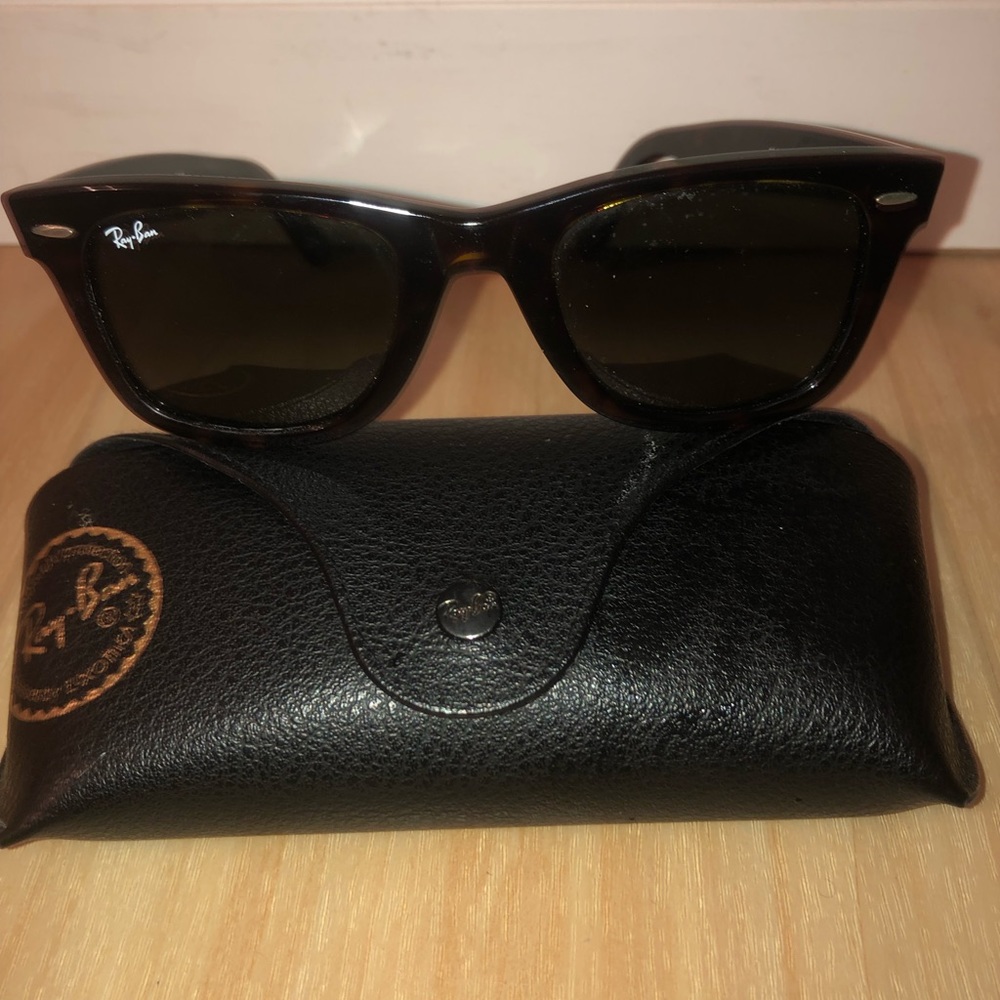 Ray-bans. Style: wayfarer. Color: tortoise